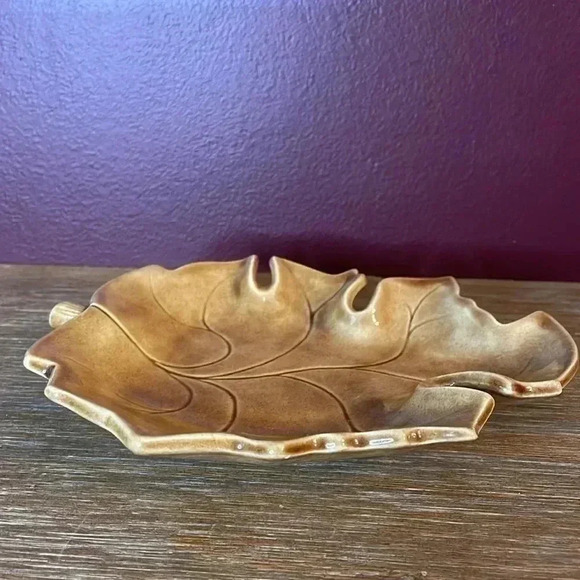 Vintage Leaf Art Pottery Candy Dish - Picture 5 of 11